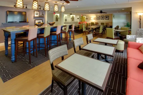 Hampton Inn Pittsburgh-Airport Restauration Photos