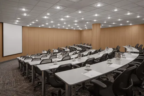 Renaissance Chicago North Shore Hotel Business Facilities Photos