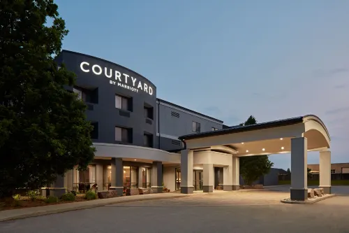 Courtyard Hamilton Featured Photos