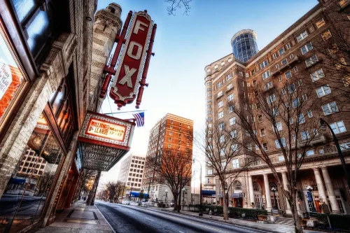 Atlanta Marriott Suites Midtown Рядом с отелем Photos