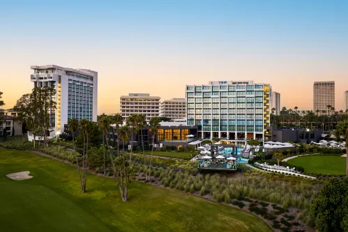 VEA Newport Beach, a Marriott Resort & Spa Exterior Photos