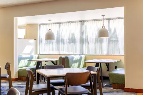 Fairfield Inn & Suites Springfield Northampton/Amherst Dining Photos