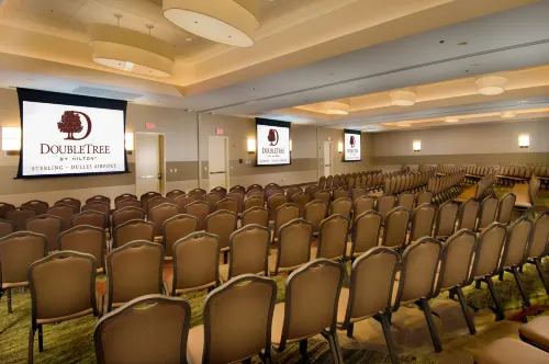 DoubleTree by Hilton Dulles Airport - Sterling Business Facilities Photos