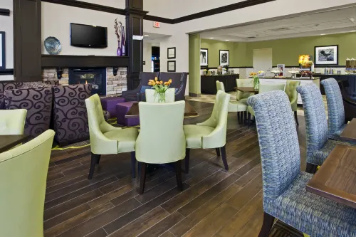 Hampton Inn & Suites Exeter Restauration Photos