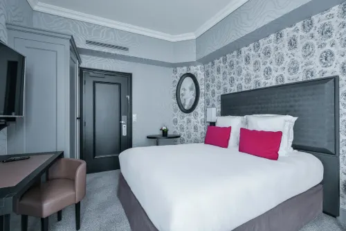 Maison Astor Paris, Curio Collection by Hilton Rooms Photos