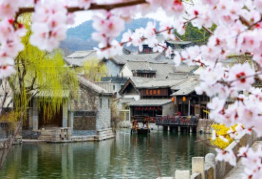 4 天3 晚 · 私人包團 · 雄偉故宮博物院、壯麗天壇公園、雅致恭王府經典之旅 · 『京韻古今深度探索之旅』晝賞紫禁風華｜古北水鎮秘境  +漫步什剎海 邂逅百年故宮博物院等熱門景點一次性打卡| 純玩無購物一單一團不併陌生人|行程可客製可調整 可自理飯店