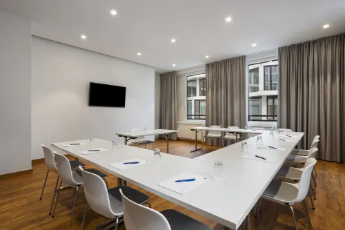 Holiday Inn Express Munich City West Business Facilities Photos