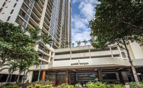 Aston at The Waikiki Banyan Избранное Photos