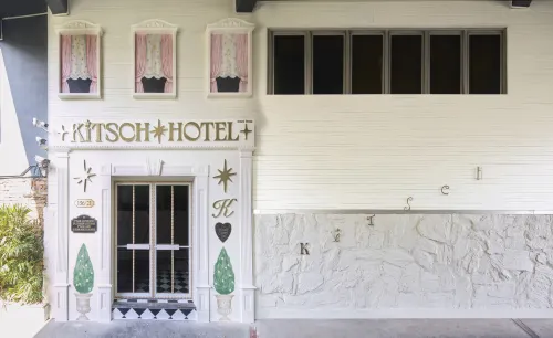 Kitsch Hotel Extérieur Photos