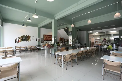 The Lilly Hotel Restauranger Photos