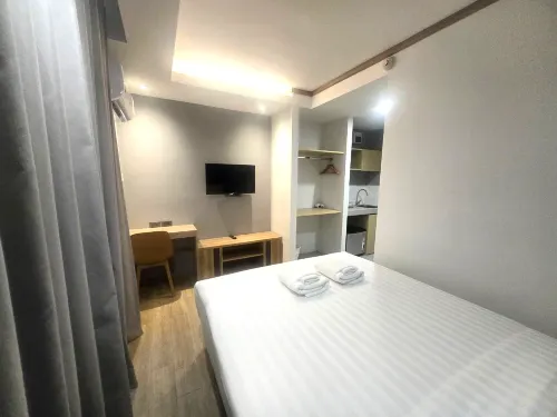 Prom Hotel Kamar Photos