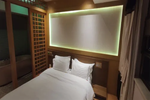 Yishanggong Art Themed Hotel (Guangzhou Jiangnanxi Metro Station) Photos