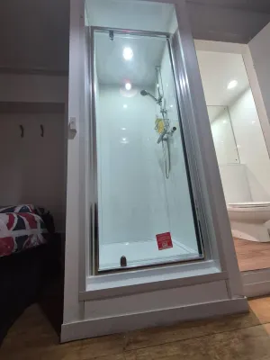 Saint James Backpackers Rooms Photos