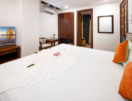 The Summer Hotel Kamar Photos