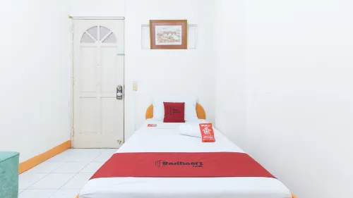 RedDoorz Near East Avenue Medical Center Kamar Photos