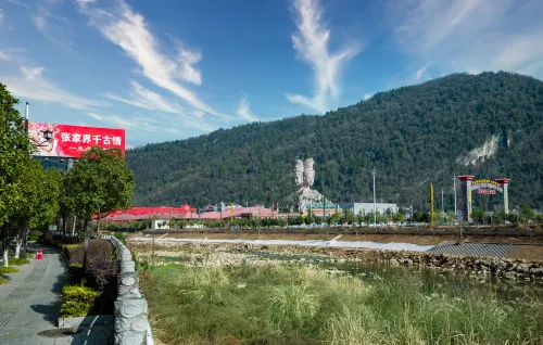 Borrman International Hotel (Zhangjiajie National Forest Park Biaozhimen) Near Hotel Photos