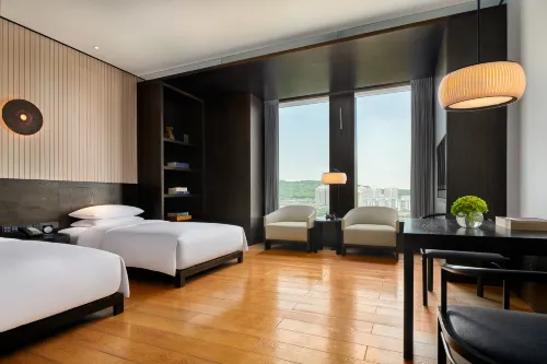 Hyatt Regency Wuhan Optics Valley Rooms Photos