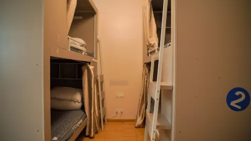 Fontainebleau International Youth Hostel Zimmer Photos
