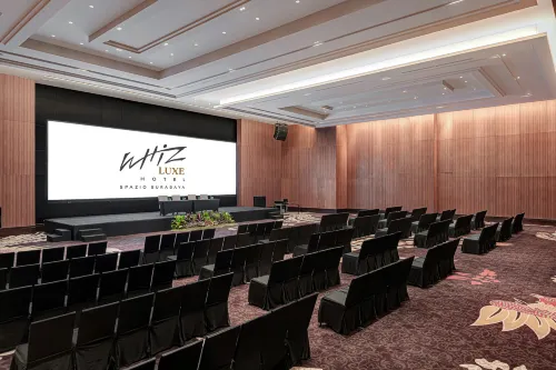 Whiz Luxe Hotel Spazio Surabaya Fasilitas Bisnis Photos