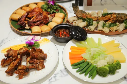 Phu Long Tam Ky Hotel & Restaurant Restauranger Photos