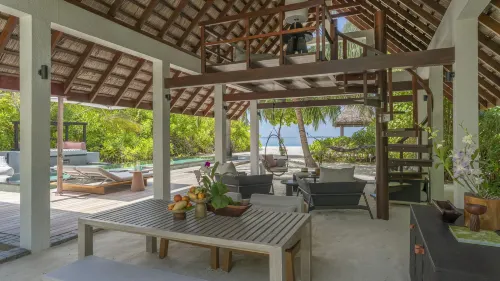 Four Seasons Resort Maldives at Landaa Giraavaru Zimmer Photos