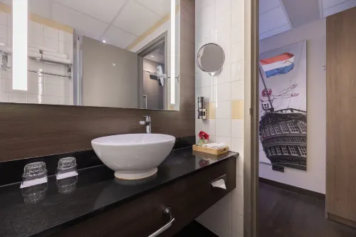 Leonardo Hotel Amsterdam City Center Zimmer Photos