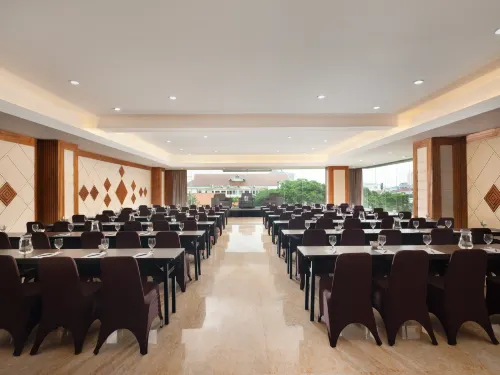 Hotel Santika Premiere Gubeng Surabaya Бизнес-удобства Photos