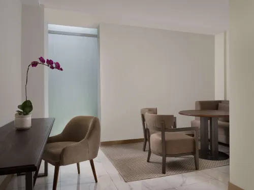 Golden Hill by Golden Tulip Kamar Photos