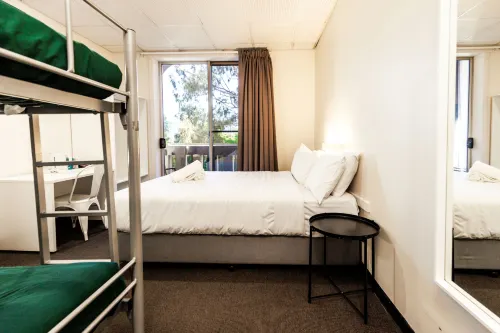 YHA Adelaide Central Rooms Photos