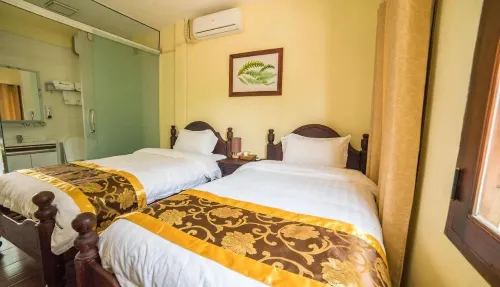We House Guest House Unggulan Photos