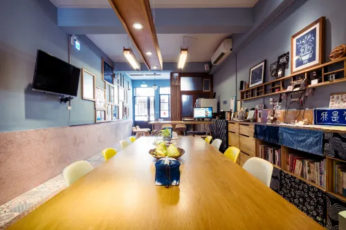 Local Backpacker Hostel Featured Photos