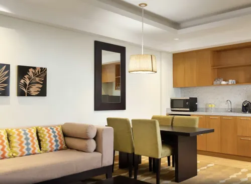 Holiday Inn & Suites Jakarta Gajah Mada Kamar Photos
