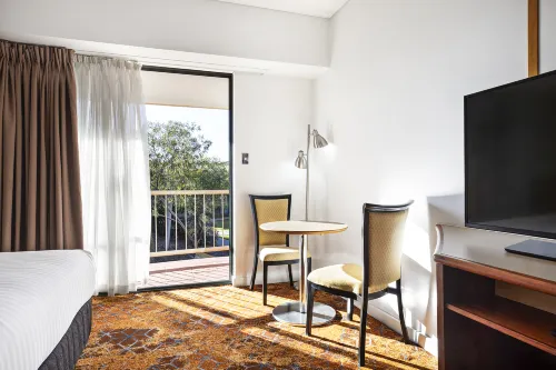 Crowne Plaza Alice Springs Lasseters Rooms Photos