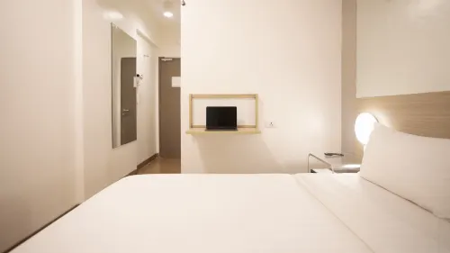 Red Planet Cebu Rooms Photos