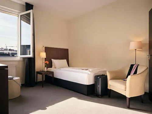 Metropolitan Hotel by Flemings Zimmer Photos