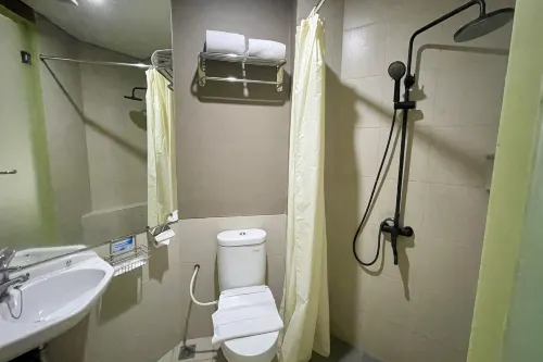 Lemo Hotel Serpong Kamar Photos