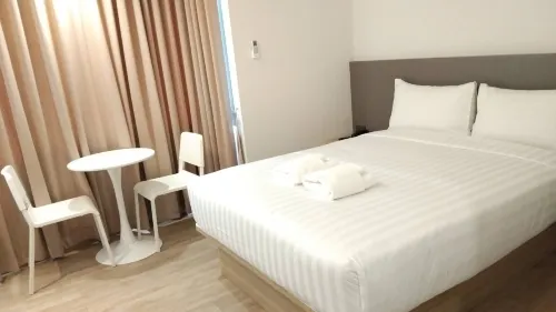 Prom Hotel Kamar Photos