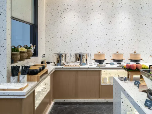 Country Inn & Suites by Radisson，Urumqi International Airport high-speed railway station Hotel. Restauration Photos
