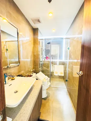 Luxury hotel near City of Dreams Solaire NAIA MOA- City of bridge Rum Photos