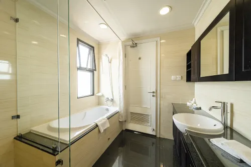 Mayfair Suites Zimmer Photos