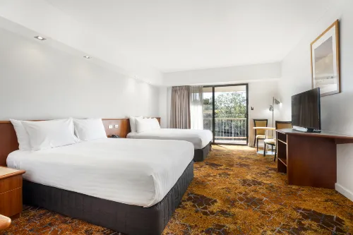 Crowne Plaza Alice Springs Lasseters Rooms Photos