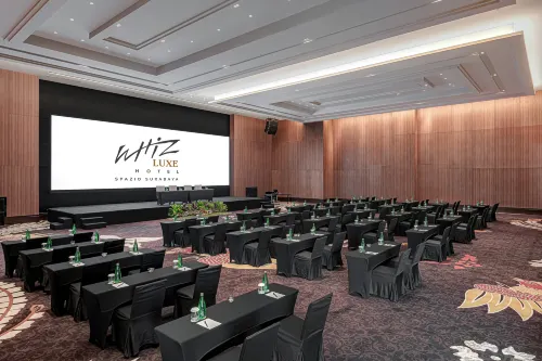 Whiz Luxe Hotel Spazio Surabaya Fasilitas Bisnis Photos