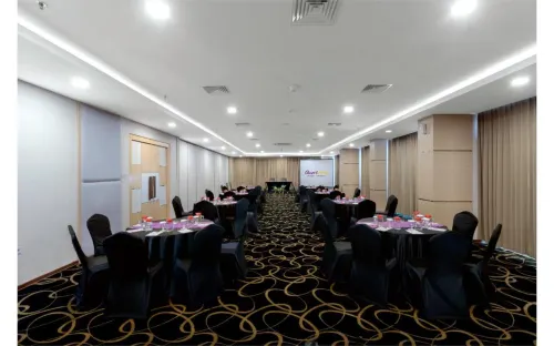Quest Hotel Darmo Surabaya Fasilitas Bisnis Photos