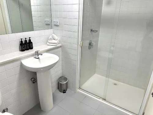 Urban Apartments Melbourne on Elizabeth Camere Photos