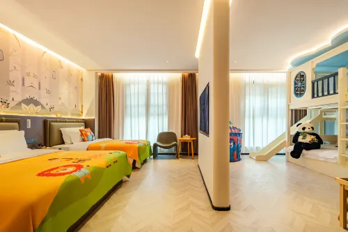 Xiong Yi Cat is tired at the hotel (chengdu Panda Base Branch) Featured Photos