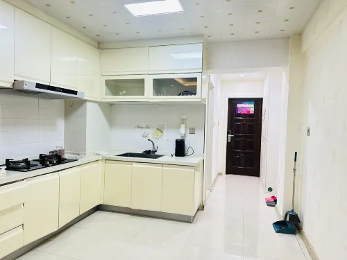 Yanji Aiya Movie Viewing Apartment Kamar Photos