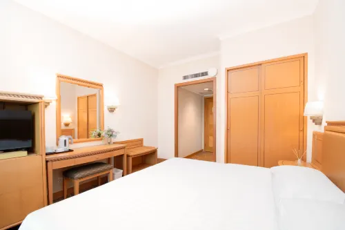 Golden Crown China Hotel Rooms Photos