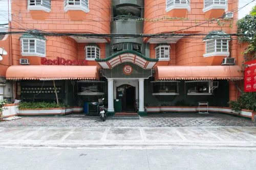 RedDoorz Near East Avenue Medical Center Eksterior Photos