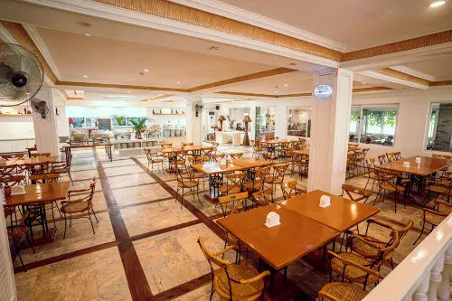 Whiterock Beach Hotel and Waterpark Restauration Photos