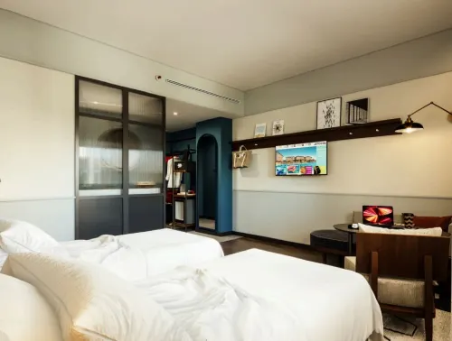 ARTOTEL Hub Simpang Temu Kamar Photos